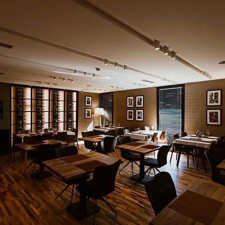 Privilege & מלון