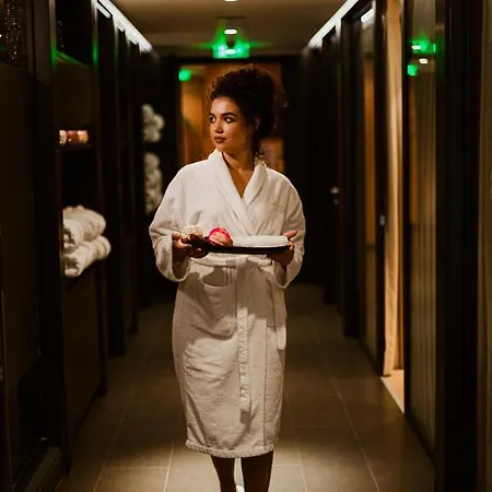 Privilege & Hotel Farke e Madhe