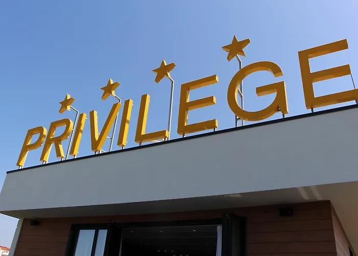 Privilege & 4* Farke e Madhe