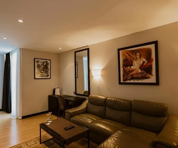 Отель Privilege & Farke e Madhe