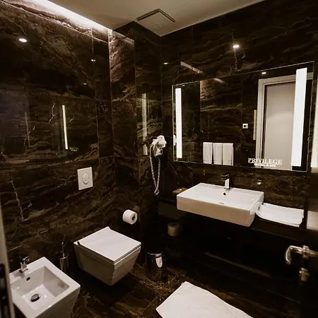 Privilege & Отель Farke e Madhe