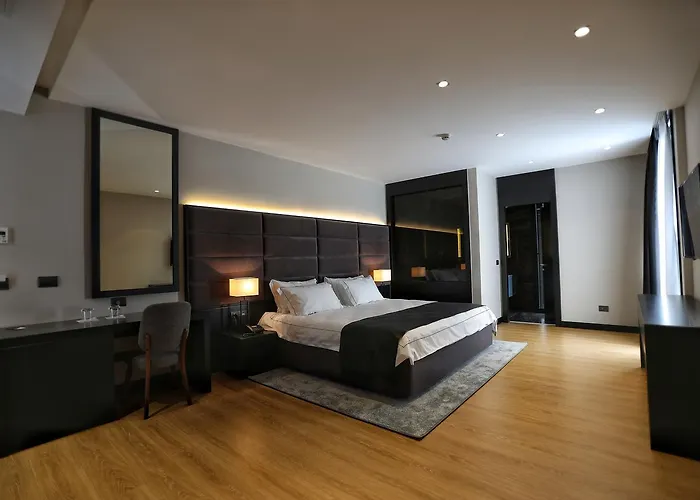 Privilege & Hotel Farke e Madhe