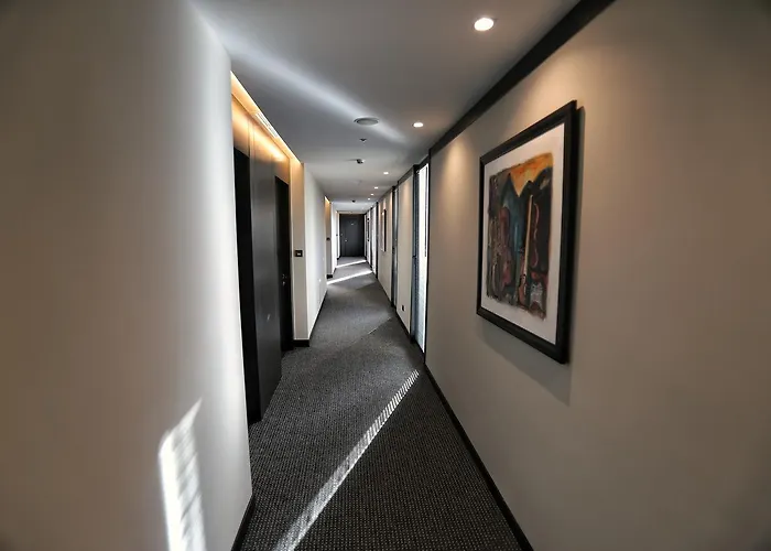 Privilege & 4* Farke e Madhe