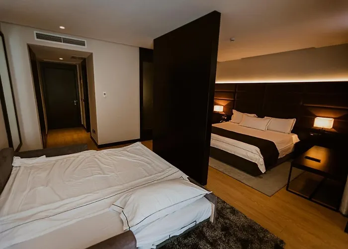 Privilege & Hotel Farke e Madhe