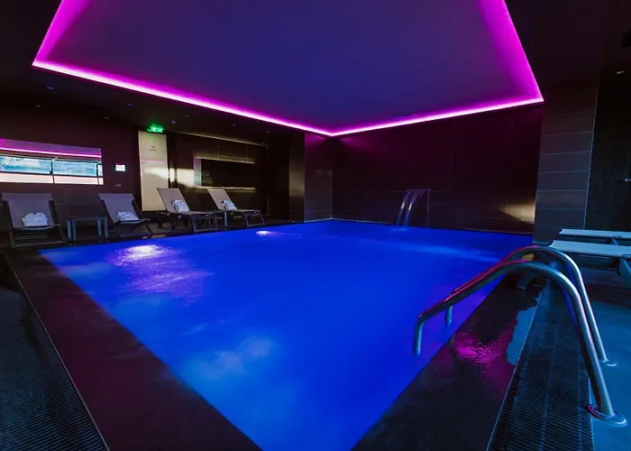 Privilege & מלון